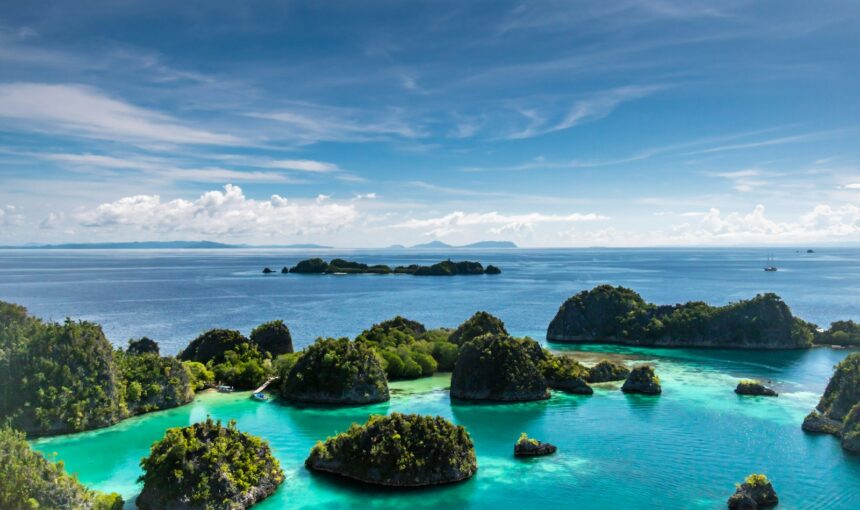 Raja Ampat: Surga Tersembunyi di Timur Indonesia